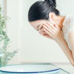 フェイスマッサージで顔を引き締める！顔のむくみを和らげる方法