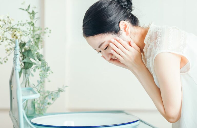 肌のごわつきの対策法！ピーリングと角質ケアの適切な方法
